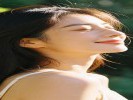  大太阳底下拍人像，眼睛睁不开？别让他看天，让他“闭眼”