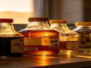 拍厨房里的调味瓶，用“逆光+排列”