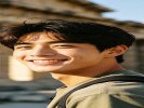 每次旅行回来，最珍贵的照片不是"景点打卡"——是"你在那里的样子"