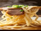 拍拉面，用筷子夹起来那一瞬
