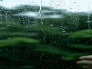拍落地窗上的雨痕，用“对焦在玻璃”
