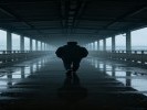  拍一个人转身离开的背影——结束感，不需要“再见”
