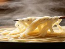 拍饭菜别用美颜，热气比滤镜管用